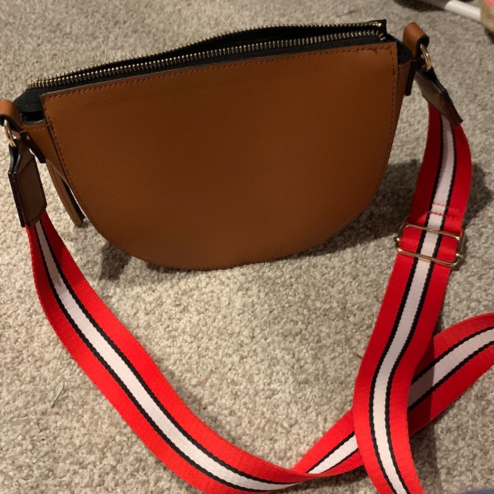Express crossbody
